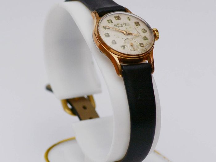 Vintage Swiss Ingersoll Gold Ladies Meachanical Watch