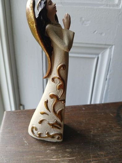 angel figurines