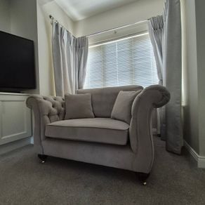 Love seat / Double Arm chair