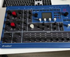 Synth Waldorf M Wavetable Synthesizer