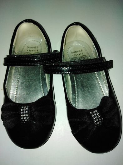 Girls shoes