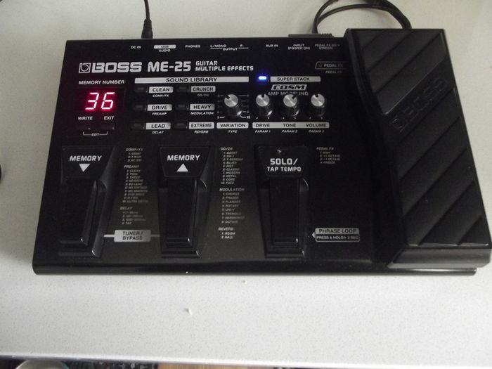 Boss ME-25 Guitar Effects Processor - includes power supply