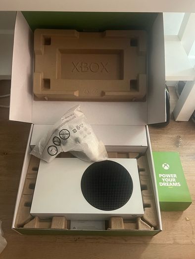 Xbox Series S 512GB | Excellent Condition | Barely Used | Receipt Available