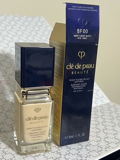 Cle De Peau Beaute Radiant Fluid Foundation Natural
