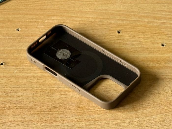 iPhone 16 Pro case brown Magsafe kickstand