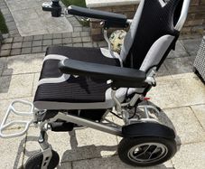 Electric wheelchair
