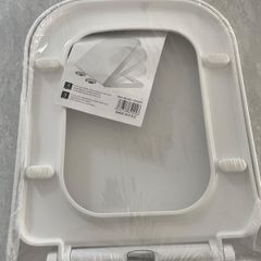 Toilet seat soft close
