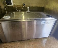Bulk milk tank