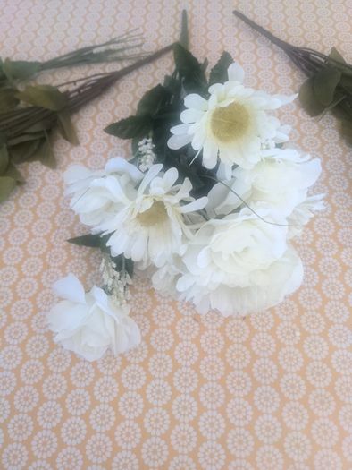 Artificial bunches of flowers