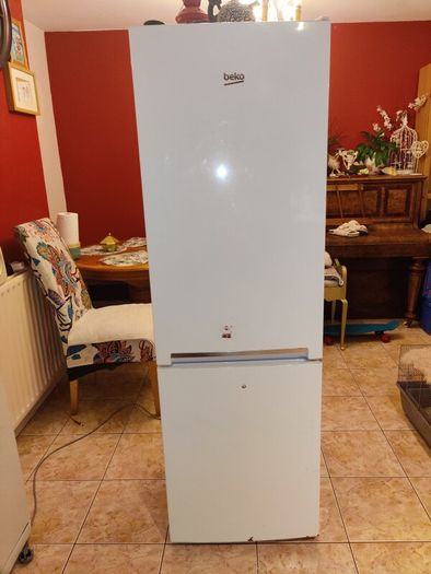 Beko Fridge Freezer 270L Fully Working Reversible Door