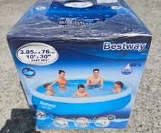 Bestway swimming pool. 10 FT