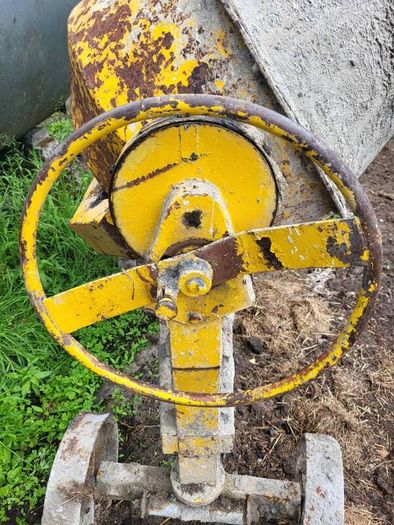 Cement mixer