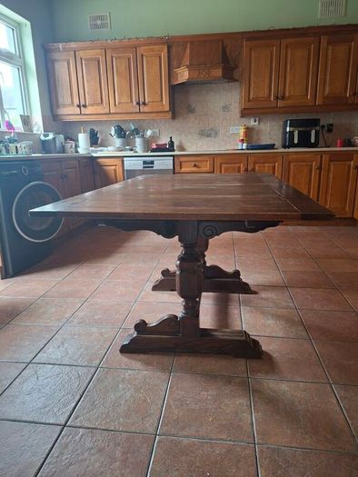 extendable sold wood dining table