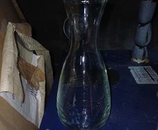 2 glass vases