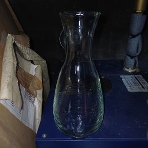 2 glass vases