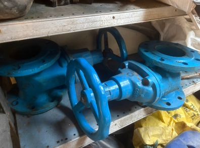 4" Handwheel Gate Valves - Cast/Ductile Iron (quantity 2)