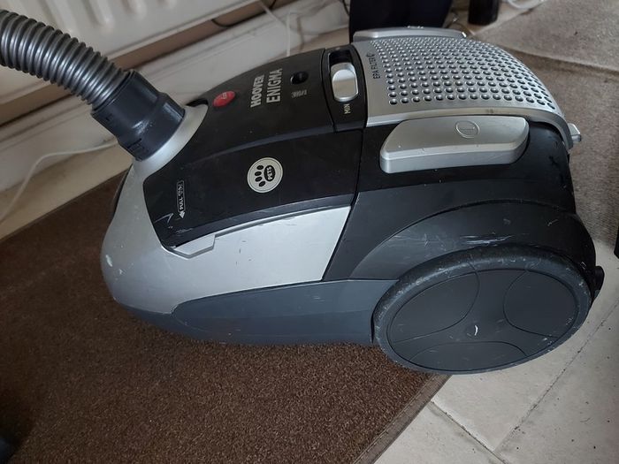 HOOVER Enigma Vacuum Cleaner Model No. TE70, Great suction and in excellent condition