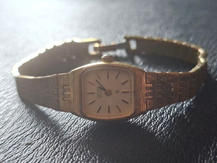 Lovely Vintage 1980's Ladie's Citizen Gold Plated Quartz Cocktail Japanese made Wristwatch