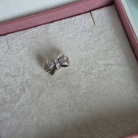 Pandora sparkly bow charm/pendant very good condition