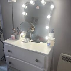 vanity table designed with lamp
