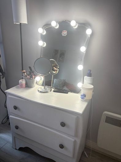 vanity table designed with lamp