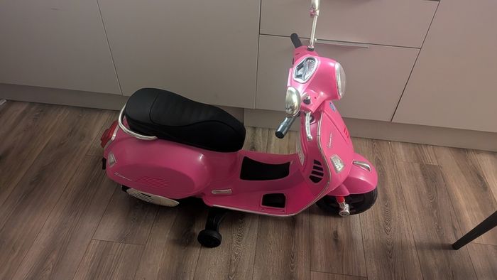 kids  pink vespa bike