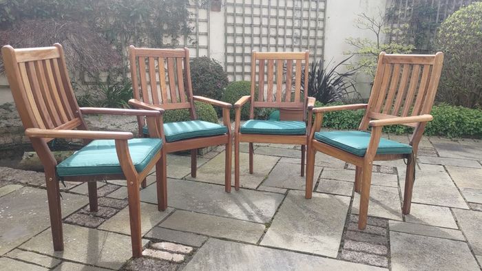 8 Solid Teak Garden Patio Chairs with Green Cushions 500euro