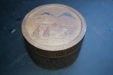 Vintage Beautiful carved and turned wood teak Japanese scene trinket or coaster box. H-2,6" X 4,2"