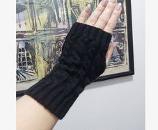 Black Knitted Gloves
