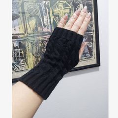 Black Knitted Gloves