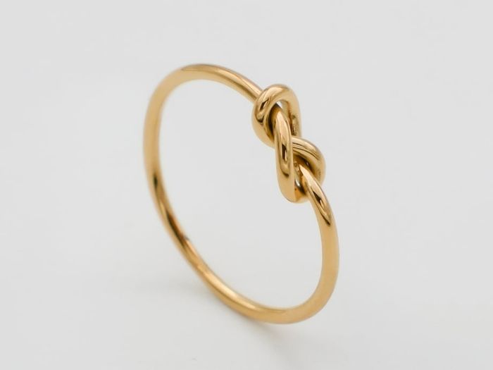 NEW 18k gold plated PRYA eternity knot ring in gift bag