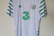 2016/17 umbro ireland away shirt Size xl Pit to pit 23" white In excellent condition