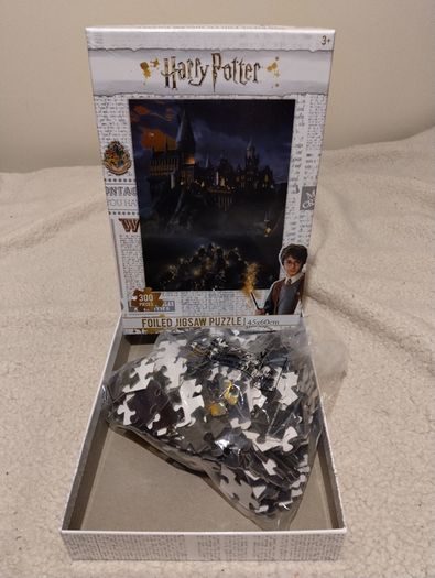 Harry Potter Hogwarts Foiled 300 Piece Jigsaw Puzzle