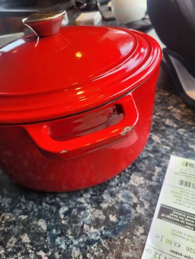 Cast iron pot