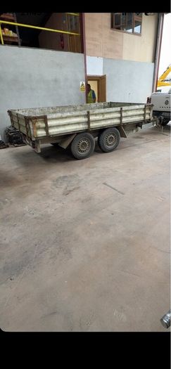 3000kg Heinemann 3 way tipping trailer