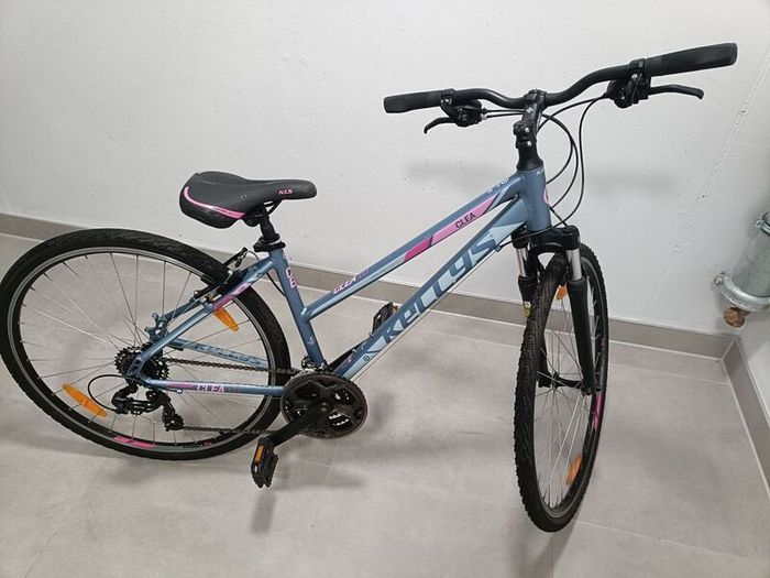 ladies bike Kelly's in mint condition.