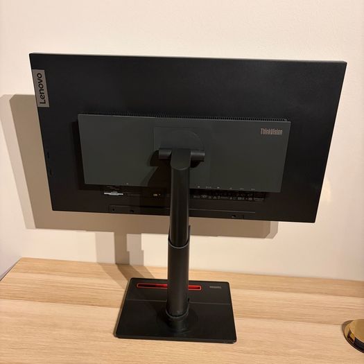 Lenovo ThinkVision 27 inch QHD USB-C Docking Monitor