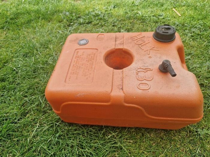 outbord pwtrol tank