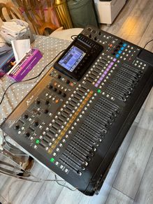 Used Behringer X32 Digital Mixing Console with Flight Case For Sale