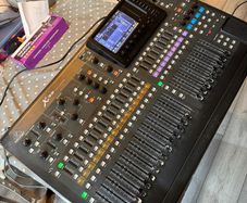 Used Behringer X32 Digital Mixing Console with Flight Case For Sale