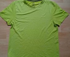 Under Armour T-shirt ((Perfect Size Adult M))