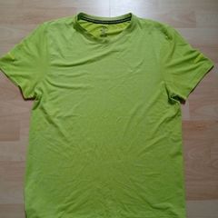 Under Armour T-shirt ((Perfect Size Adult M))