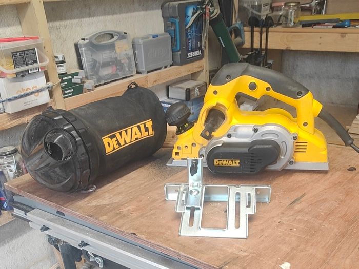 DeWalt 110v D26500 Planer