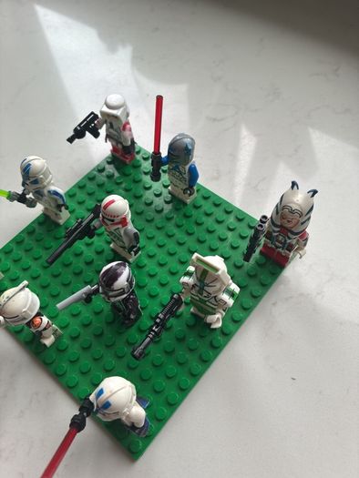 10Lego figures