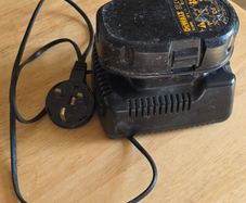 JOB LOT Makita DeWalt 18v Cordless Power Tools Charger