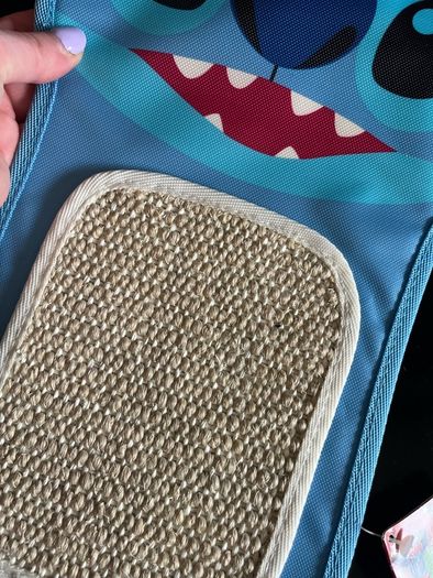 Cat scratch mat