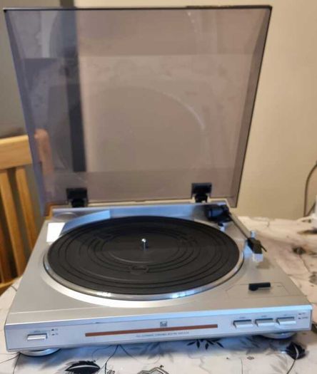 Dual DT 200 Turntable, 33/45 rpm, Full working.