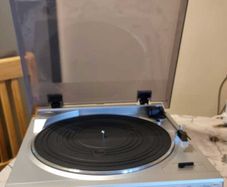 Dual DT 200 Turntable, 33/45 rpm, Full working.