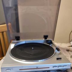Dual DT 200 Turntable, 33/45 rpm, Full working.