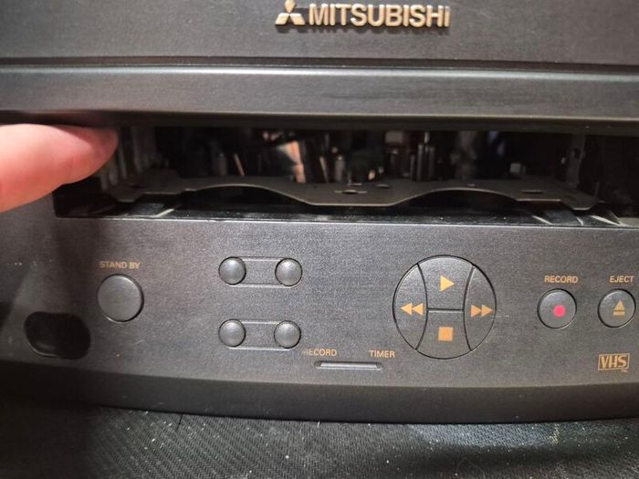 mitsubishi tv CT14MV1L Tv and VCR Combination System